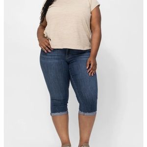 Judy Blue 22w Skinny Fit Capris
